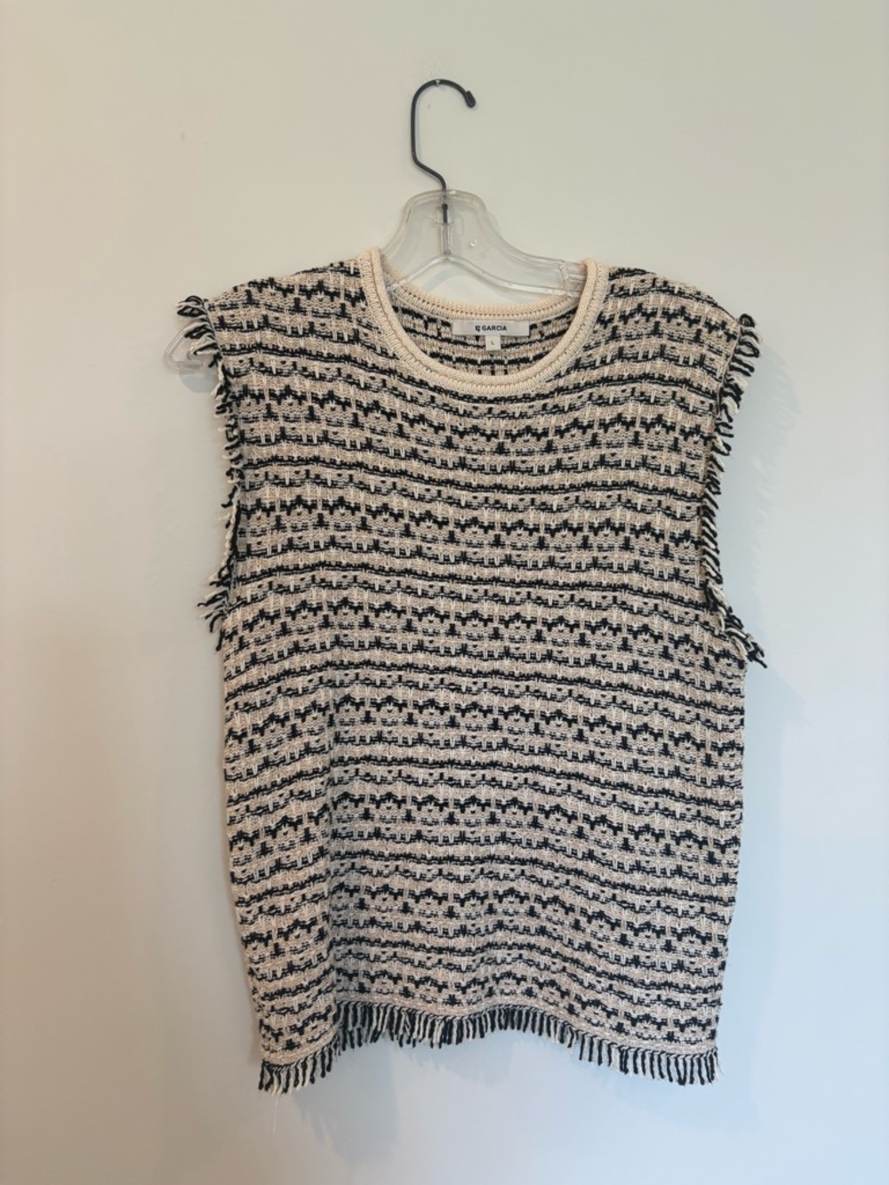 Garcia black & cream fringe knit tank, size large, in like new condition 🤍